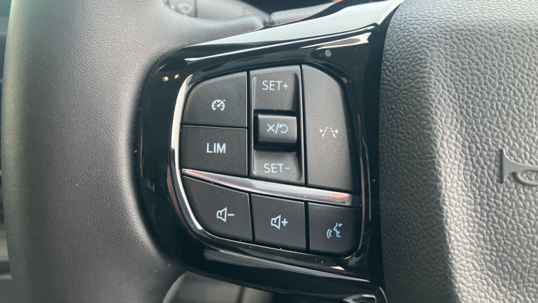 Ford Transit Custom E-320 L1 Rwd 100kW 65kWh H1 Van Limited Auto